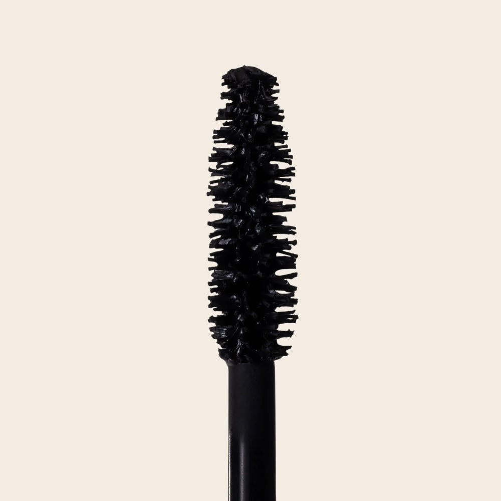 Close-up of the L.A. Girl Jetsetter Mascara Black applicator brush coated with mascara.